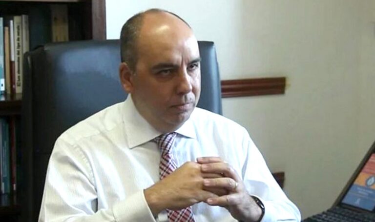 El nuevo Oyarbide protege a Cristina