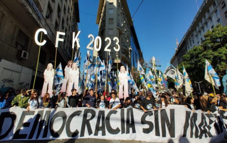 La Cámpora se cuelga de Cristina e implora que sea candidata