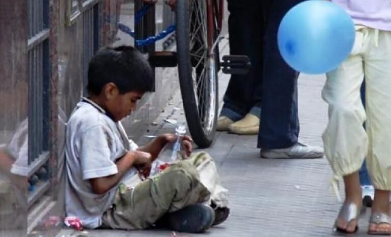 Seis de cada diez niños y adolescentes son pobres en la Argentina
