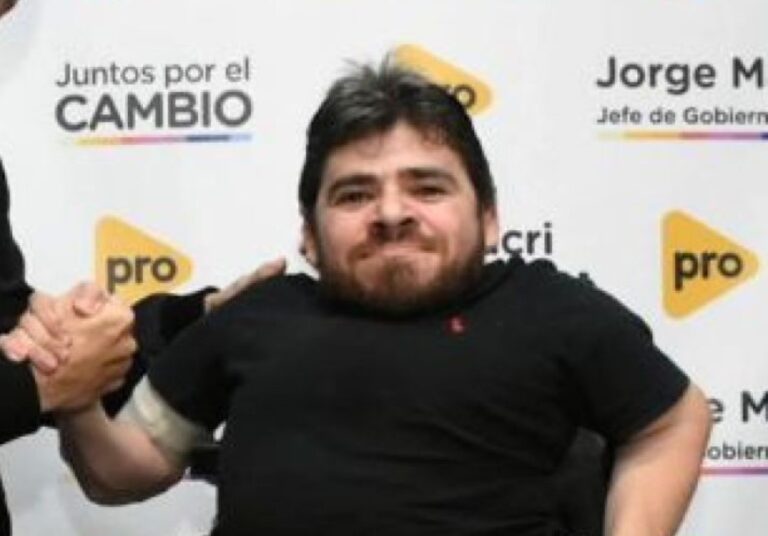 En medio de otra polémica, Franco Rinaldi renunció a su precandidatura a legislador