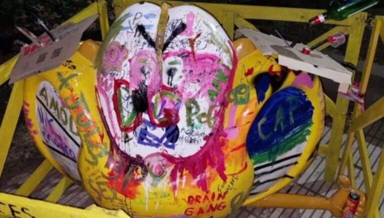 Repudio a la vandalización de la nueva estatua de Gaturro a 48 horas de su inauguración