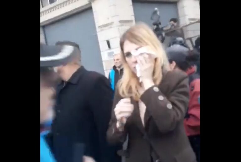 Rociaron con nafta a una candidata de Milei en el ingreso al acto de Villarruel en la Legislatura