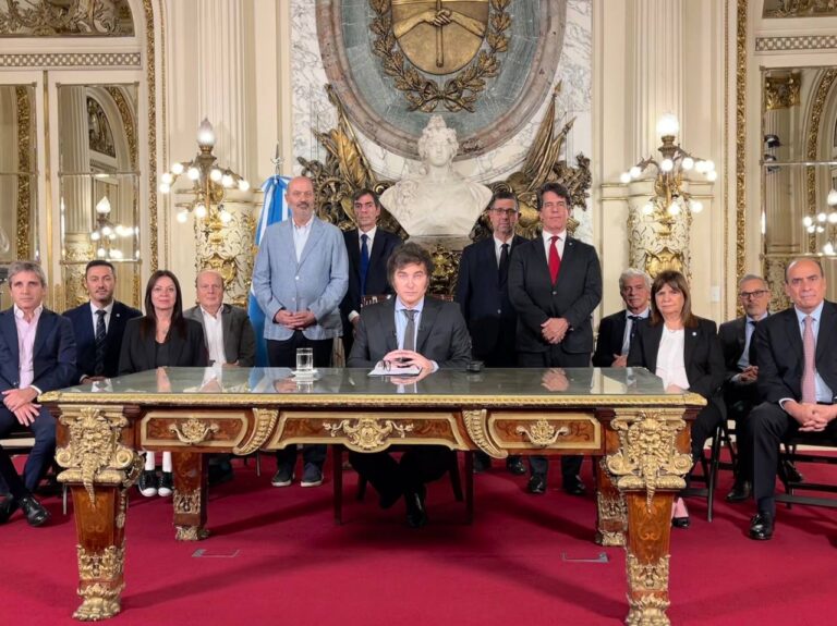 Una por una, las 30 medidas que anunció Milei antes de sacar el DNU