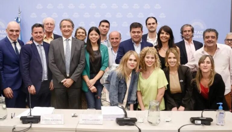 El Gobierno logró dictamen y la ley ómnibus va al recinto