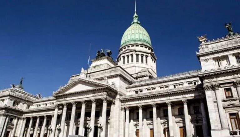 En un clima de mucha tensión, la Ley Ómnibus llega al Congreso con presencia de ministros