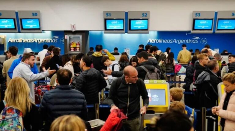 Aerolíneas Argentinas y otro paro de pilotos: 150 vuelos y 15 mil pasajeros afectados