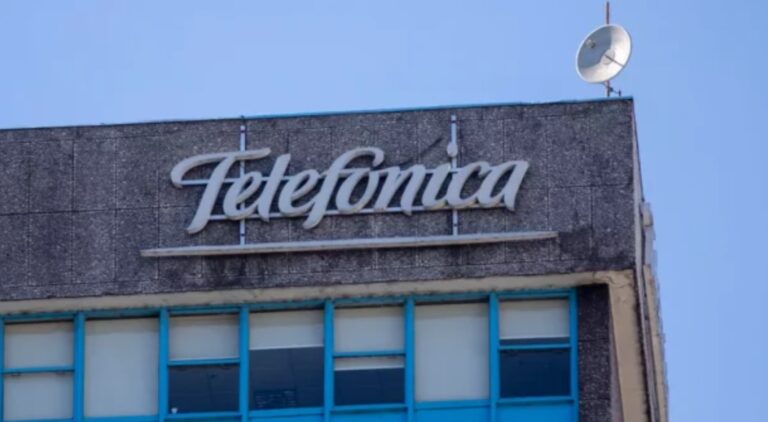 El Grupo Clarín compra Telefónica de Argentina, pero el Gobierno podría frenar la operación
