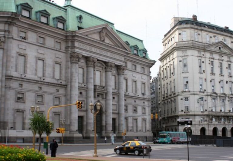 Por qué Milei convirtió al Banco Nación en una “Sociedad Anónima”