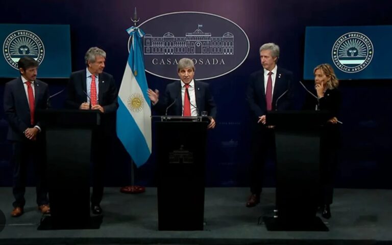 En busca de dólares no declarados: por qué es tan importante el “plan colchón” para el Gobierno