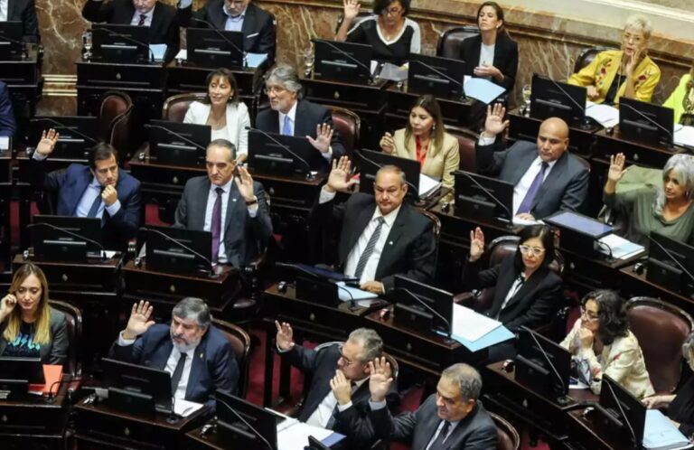 Senadores, en otra realidad: se aumentaron los sueldos y cobrarán $ 9.5 millones