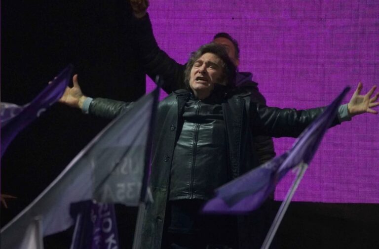 Milei rechazó las “operaciones”, defendió a su hermana y ve un “empate técnico” en PBA