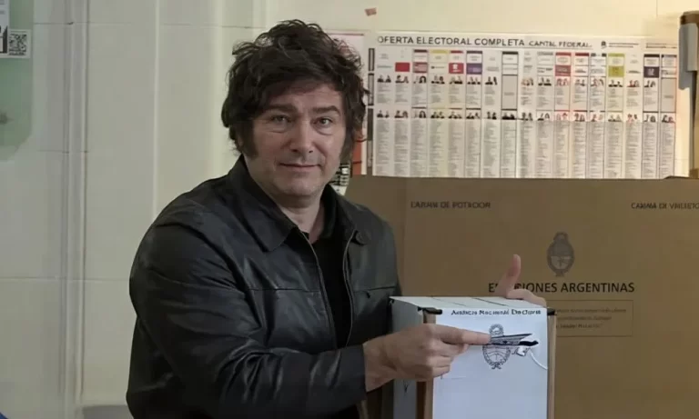 Milei ya votó en unas elecciones legislativas claves para la Argentina