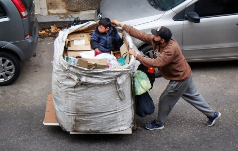 Fuerte baja de la pobreza infantil: los hogares vulnerables cayeron del 48% al 31%