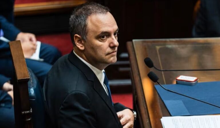 Adorni en el Congreso: se declaró inocente y denunció una “operación golpista” del kirchnerismo