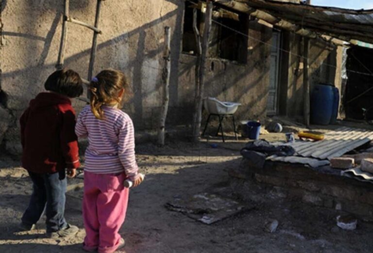 Casi 6 de cada 10 niños son pobres en la Argentina y el 30% no come regularmente