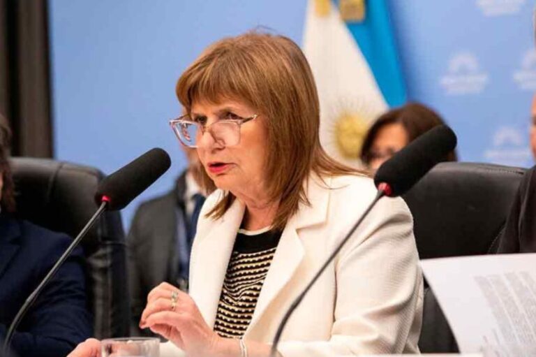 “Estirar esto es una agonía”: Bullrich apuró a Adorni para que presente su declaración jurada
