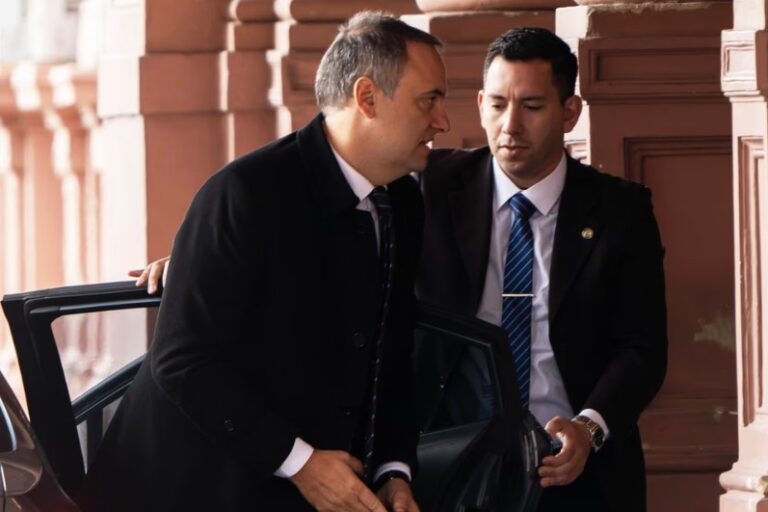 Adorni se pone como plazo el 15 de junio para presentar su declaración jurada y planifica ir al Senado en agosto