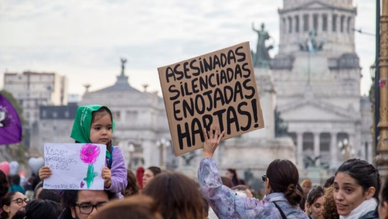 Miles de personas marcharon por el “Ni Una Menos” frente al Congreso