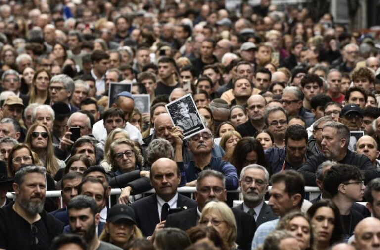 AMIA, a 32 años: denuncian que la causa está “detenida, adormecida o cajoneada”