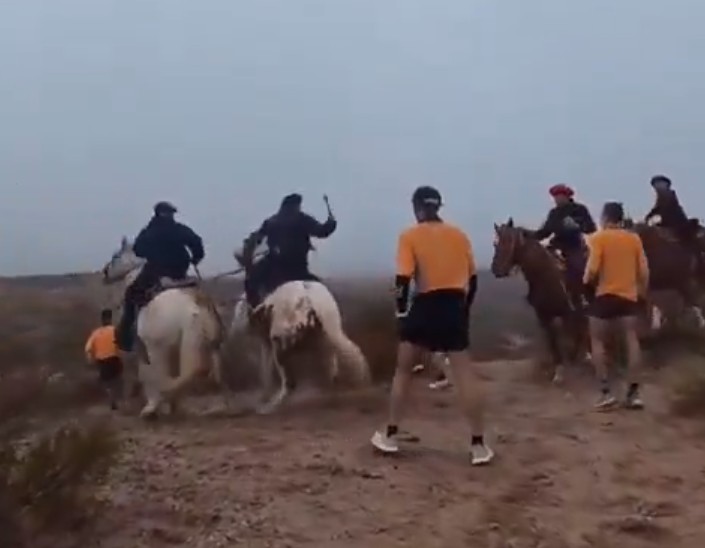 Gauchos atacaron a runners en plena carrera y desataron un escándalo en Río Negro