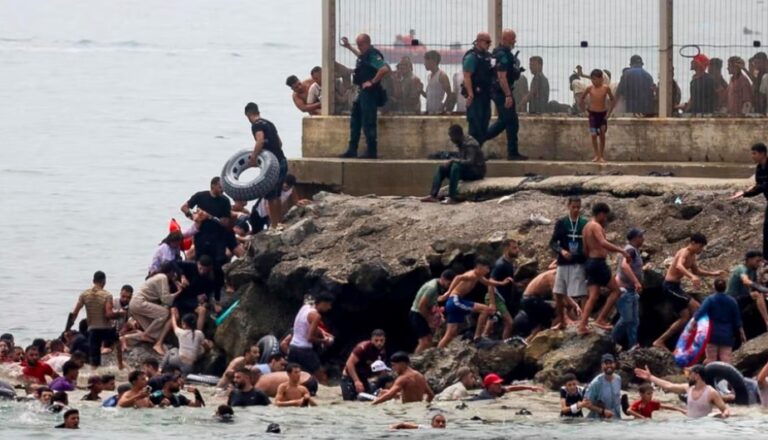 Ceuta: decenas de muertos y 60.000 ingresos en la mayor crisis migratoria de España