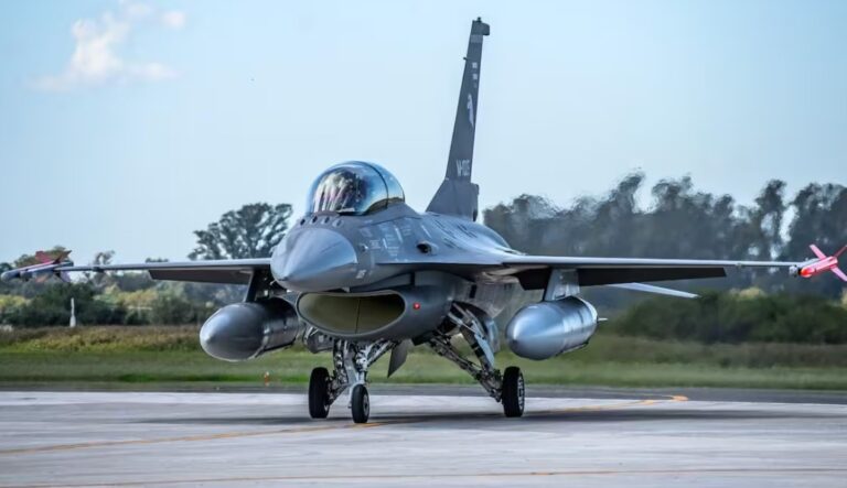 Amplían el secreto militar del programa de los aviones F-16 que compró la Argentina