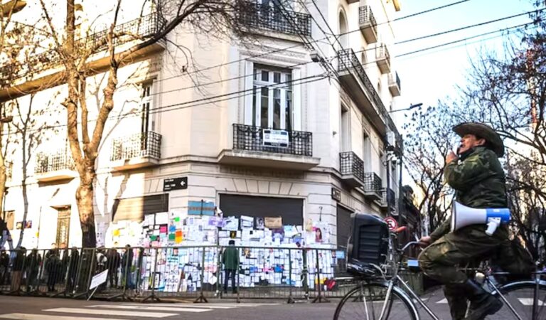 Sindicalista ligada a La Cámpora compró el piso de abajo de CFK y hay dudas sobre para qué se usa