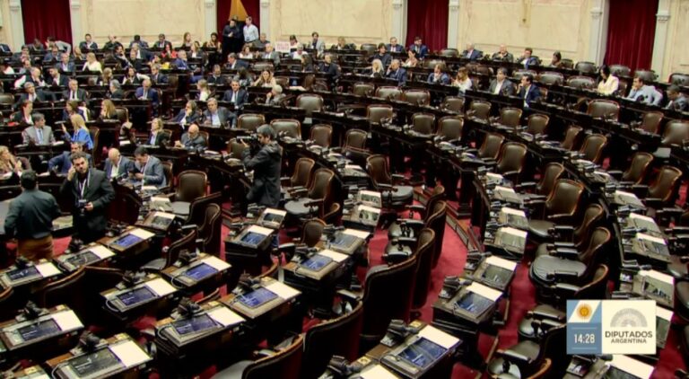 La interna opositora quedó expuesta en Diputados y Milei logró sostener el DNU 70/2023
