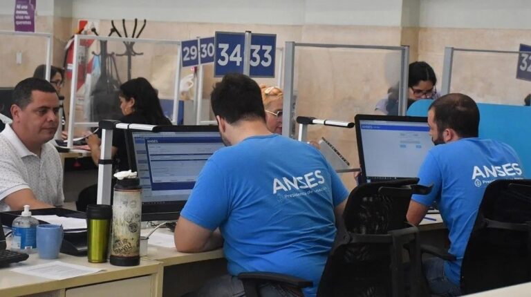 El Gobierno aprobó un nuevo retiro voluntario para estatales: quiénes pueden acceder y cuánto cobrarán